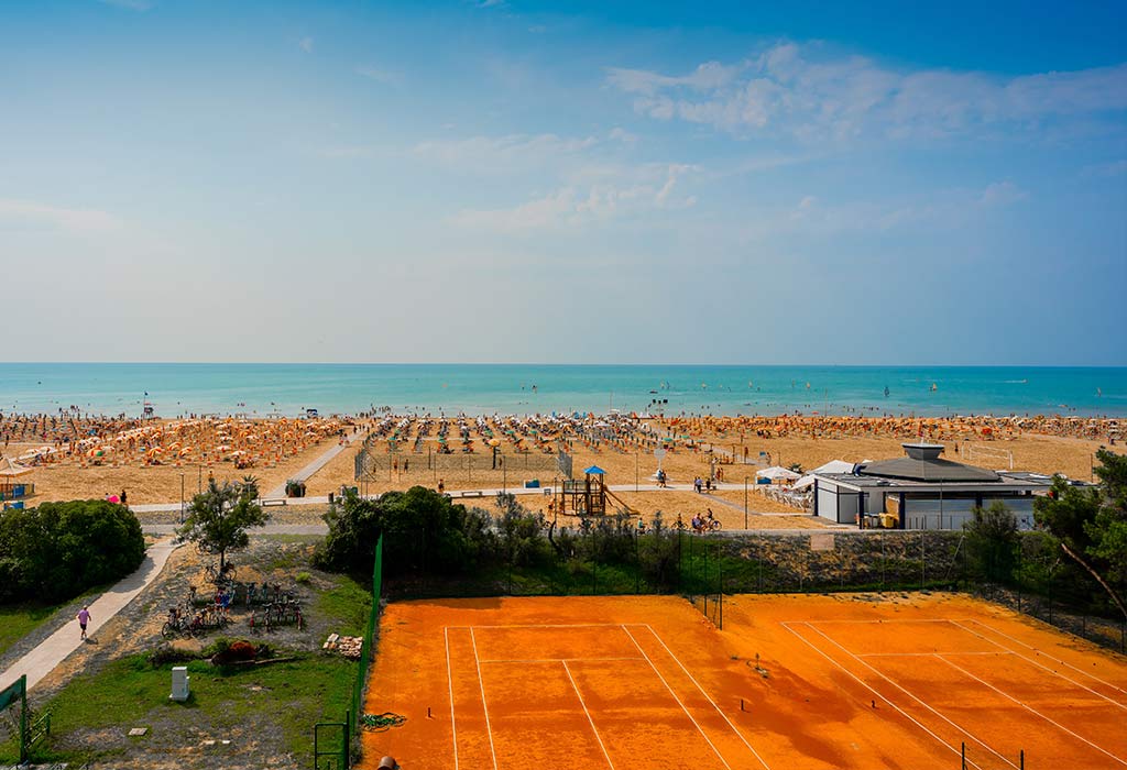 Beach tennis