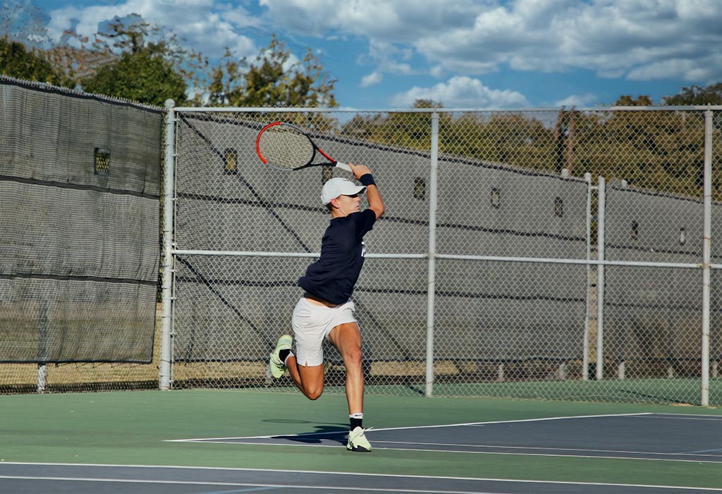 7 Tips for Playing Tennis in the Wind